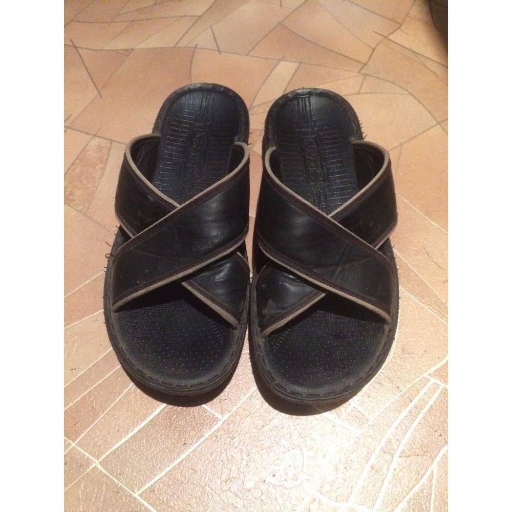 sandals Black criss-cross strap